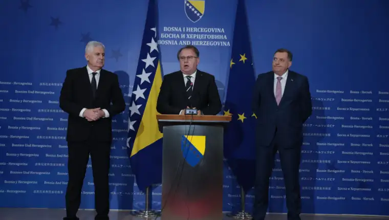 sastanak trojka hdz snsd (16)