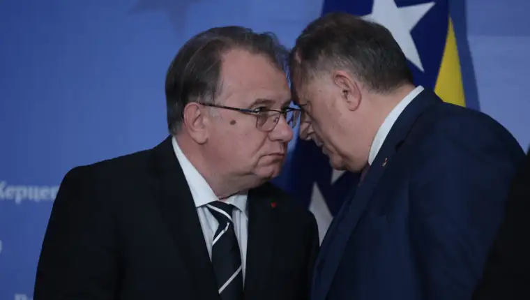 sastanak trojka hdz snsd (1)