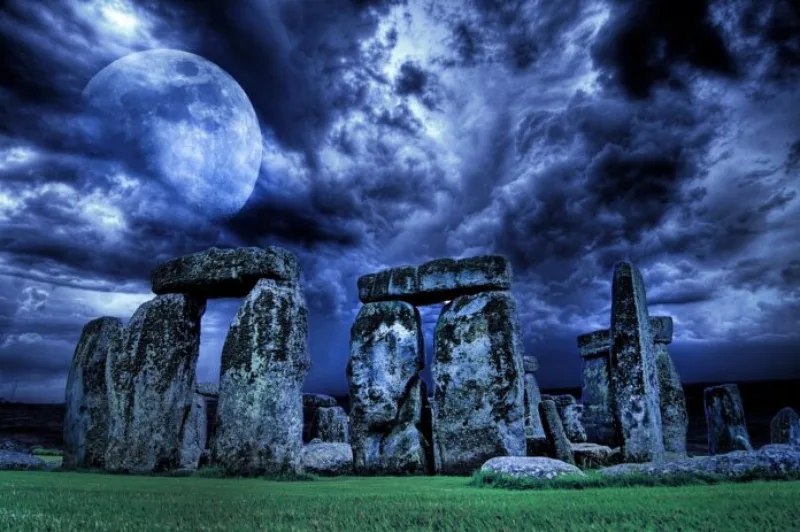 stonehenge-3402627_1280-696x463