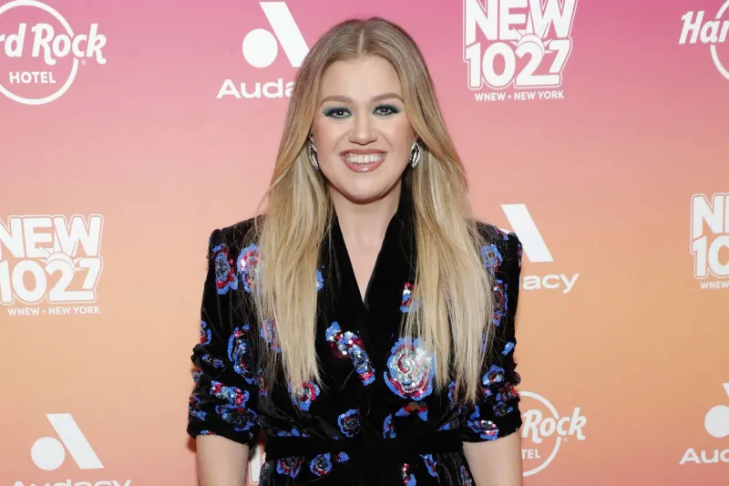 kelly-clarkson-newark-101423-ad936cedf30c4b1d8b040bb60d117d09