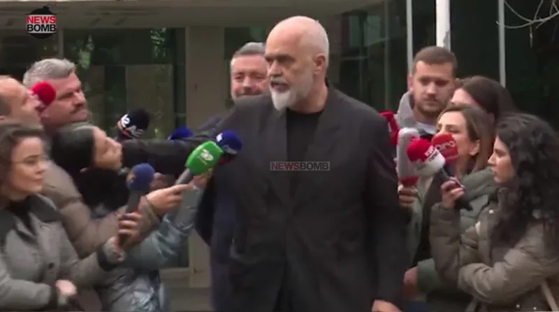 edi rama gura novinarku1