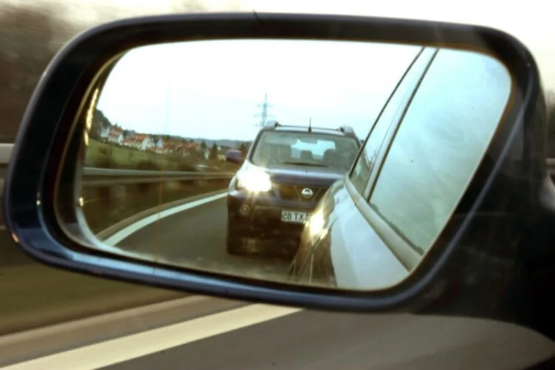 řidič jízda rychlost doprava silnice automobil předjíždění nebezpečí