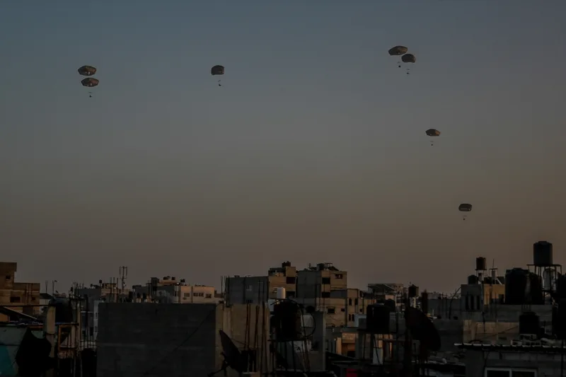 gaza-humanitarna-pomoc-iz-zraka-aa-4