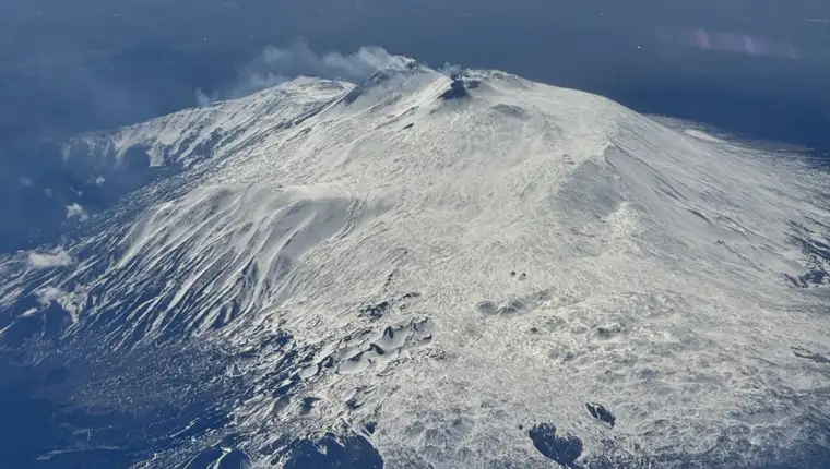 AA-20240306-33902290-33902284-ITALIJA_VULKAN_ETNA_PREKRIVEN_SNIJEGOM