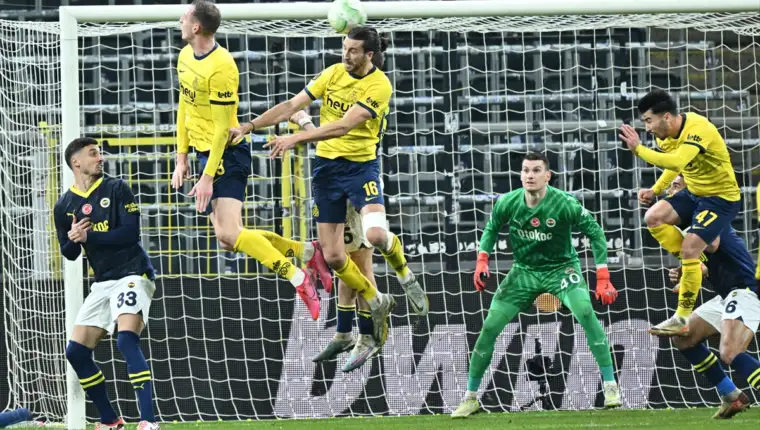 AA-20240307-33920958-33920956-UNION_SAINTGILLOISE_FENERBAHCE