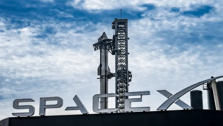 spacex raketa