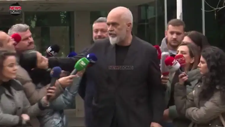 edi rama gura novinarku1