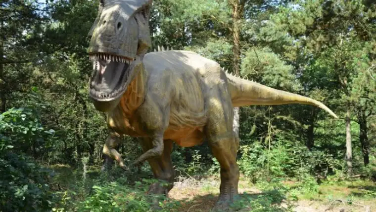 dinosaur-4475291_1280-696x461