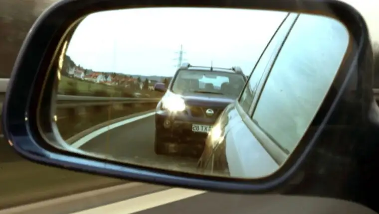 řidič jízda rychlost doprava silnice automobil předjíždění nebezpečí