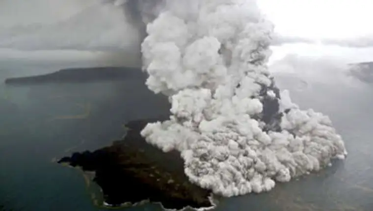 Tsunami hits Sunda Strait in Western Indonesia
