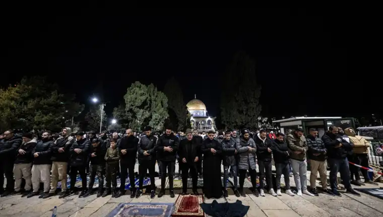 AA-20240326-34104694-34104664-VJERNICI_KLANJALI_TERAVIHNAMAZ_U_ALAKSI_UPRKOS_IZRAELSKIM_OGRANICENJIMA