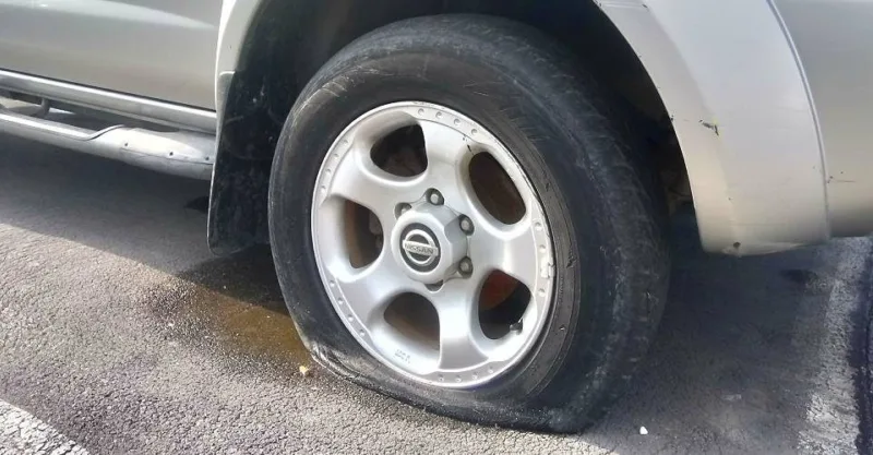 puknuta guma na autu