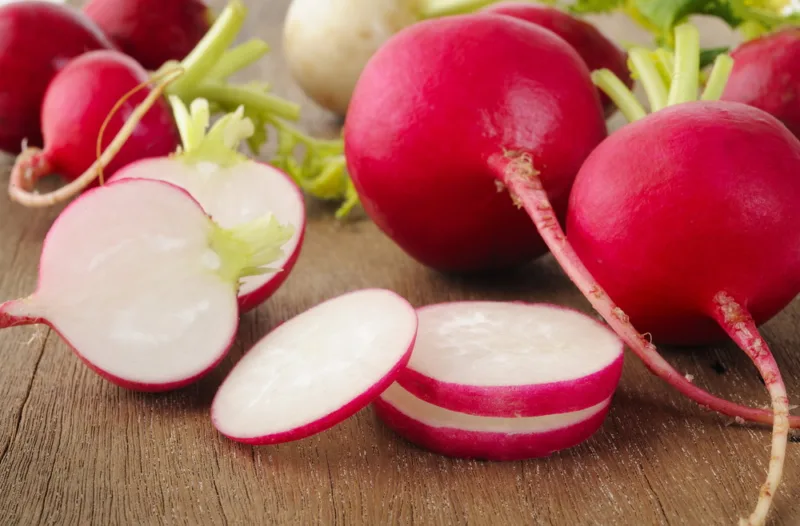 Radishes,On,Wooden,Table
