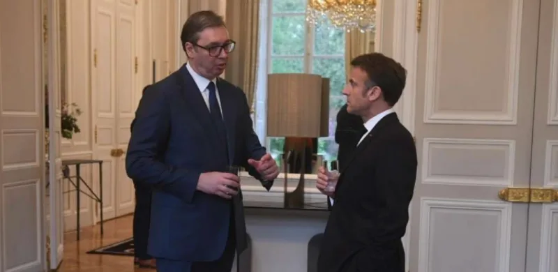 vučić i macron.jpg