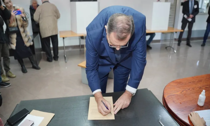 dodik glasa s
