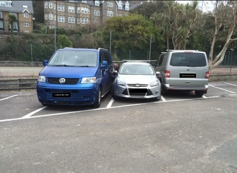 uzak parking.jpg
