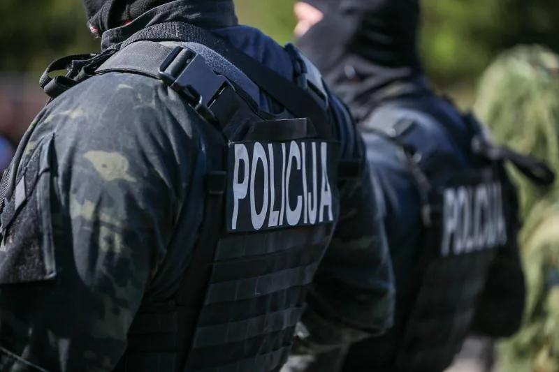 policija