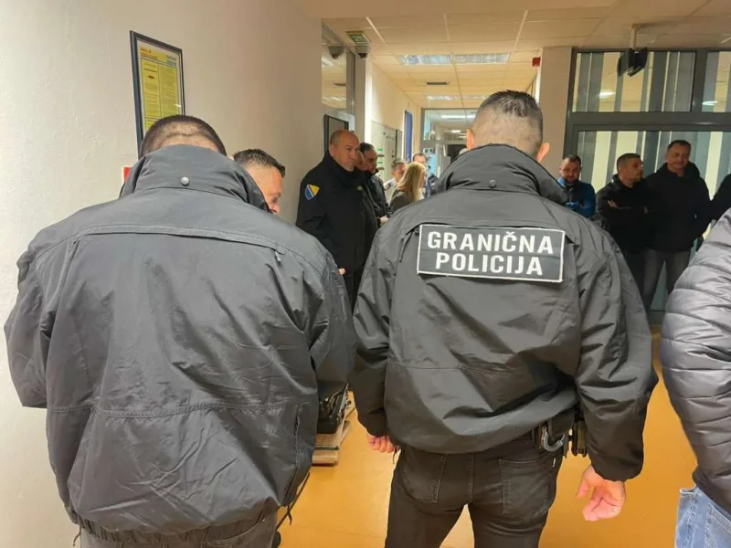 policija akcija piramida