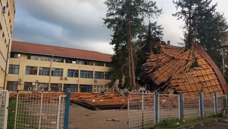 vjetar krov na školi gračanica