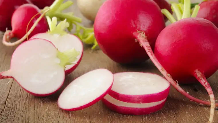 Radishes,On,Wooden,Table