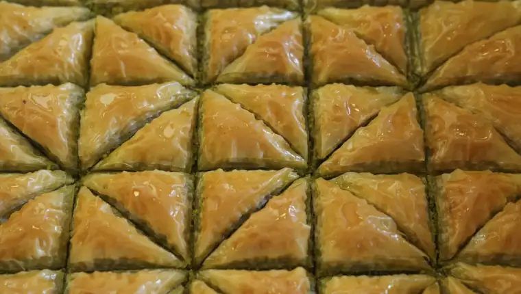 AA-20240407-34209070-34209062-BAKLAVA_NEIZOSTAVNA_BAJRAMSKA_POSLASTICA