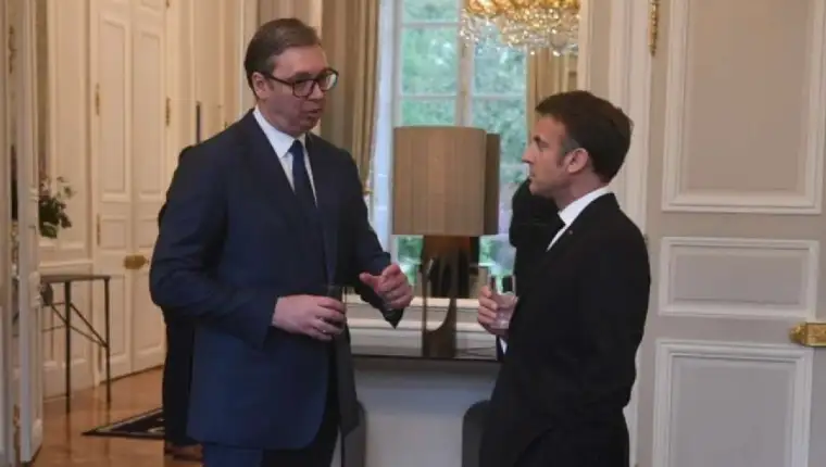 vučić i macron.jpg