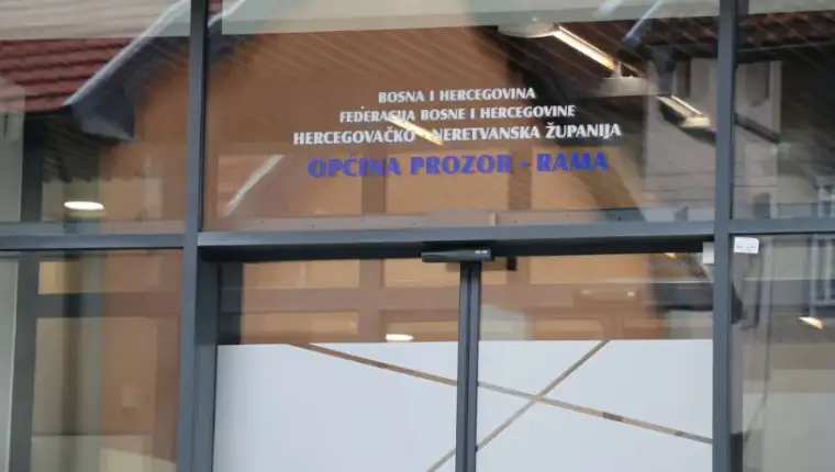 prozor rama 3