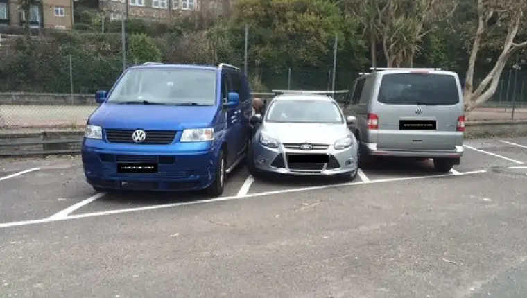 uzak parking.jpg