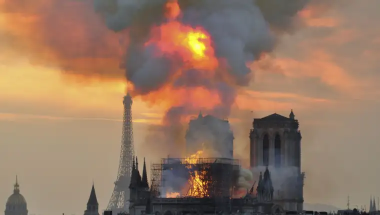 aptopix_france_notre_dame_fire_87705-jpg-8a639-2560x1759