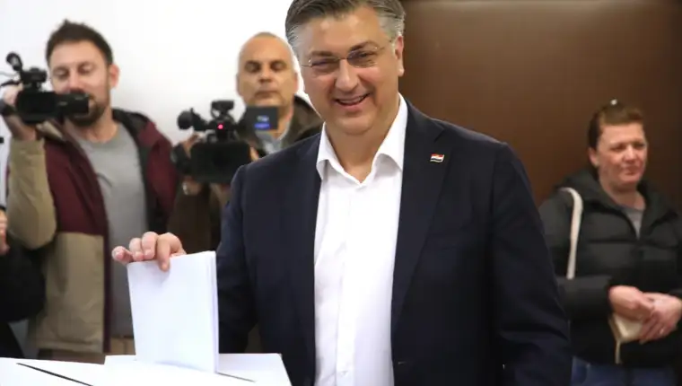 AA-20240417-34288395-34288387-HRVATSKA_ANDREJ_PLENKOVIC_GLASAO_NA_PARLAMENTARNIM_IZBORIMA