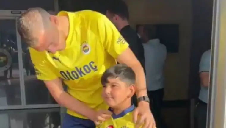 edin-dzeko-fenerbahce-navijac
