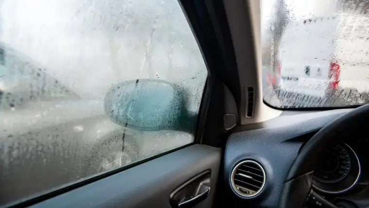 zamagljena stakla u autu