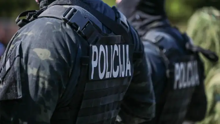 policija