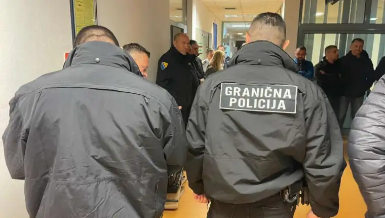 policija akcija piramida