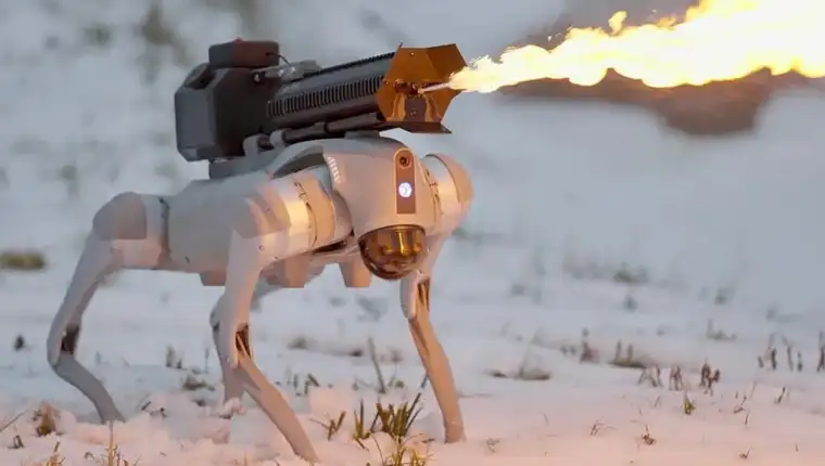 thermonator-roboticki-pas-s-ugradjenim-bacacem-plamena-moze-biti-vas-za-manje_-pPNL8