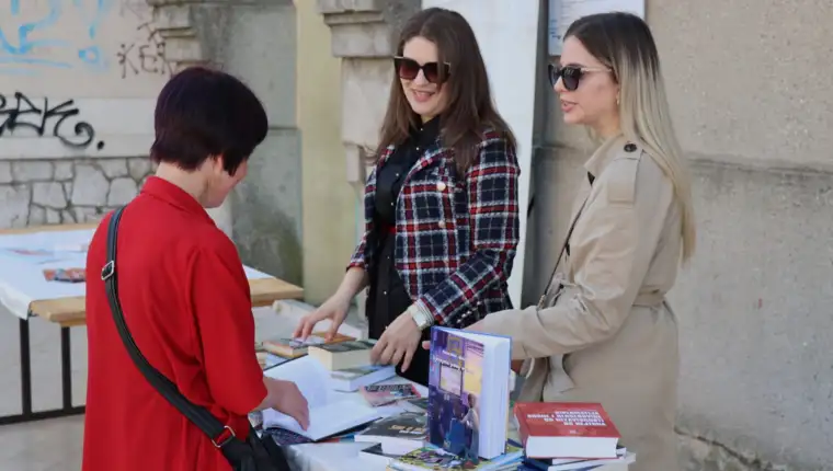 Počela akcija 'Pokloni knjigu, daruj joj novi život', razmjena knjiga i razgovor s književnicima