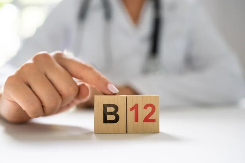 Vitamin,B12.,Medical,Doctor,Hand,In,Hospital