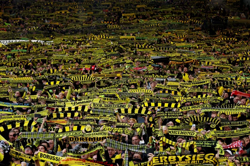 Borussia-Dortmund-fans-2022