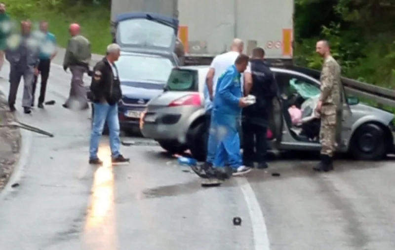 res_1716282050_tesko-povrijedeno-dijete-u-sudaru-tri-vozila-kod-pala