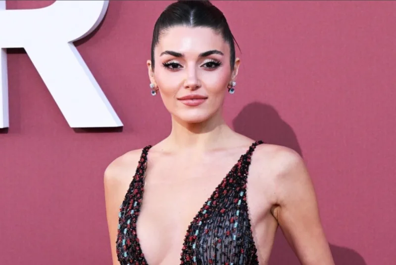 Hande Erçel 2