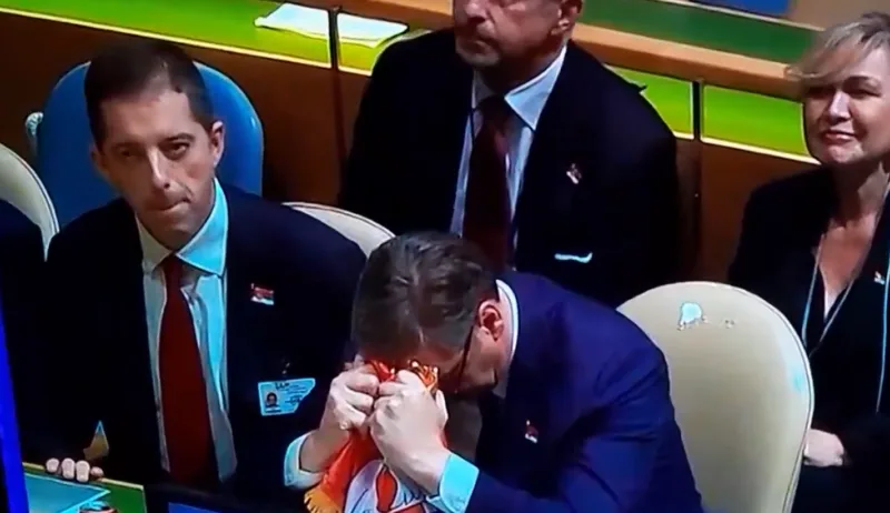 vucic un scena