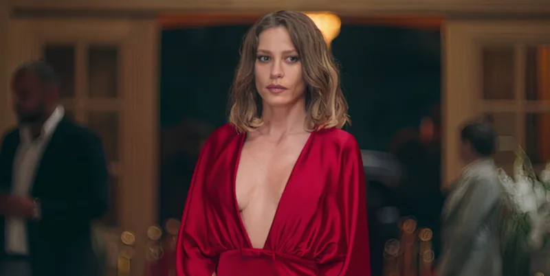 thank-you-next-serenay-sarikaya-leyla-red-dress