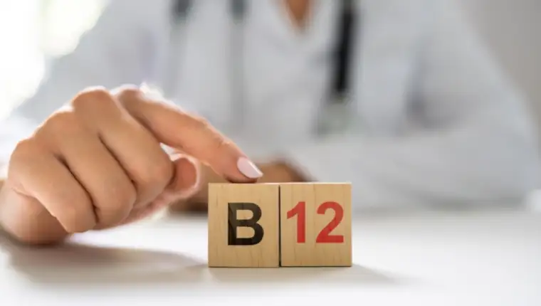 Vitamin,B12.,Medical,Doctor,Hand,In,Hospital