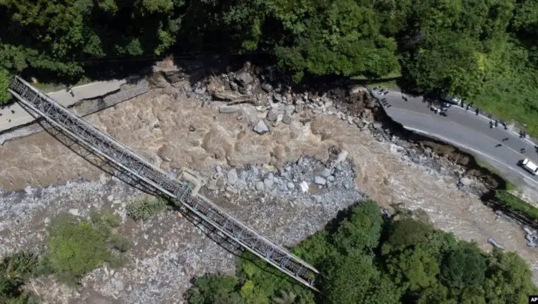 indonezija poplave hladna lava