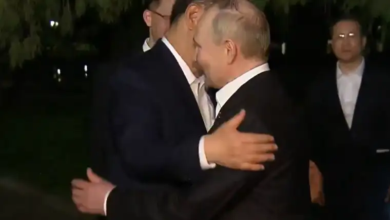 putin xi zagrljaj