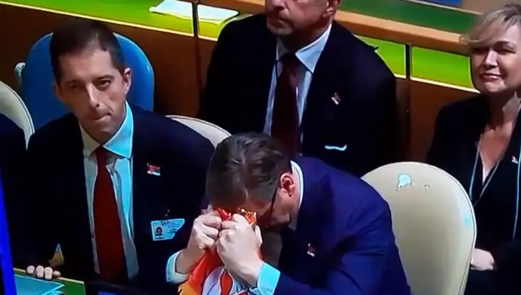 vucic un scena