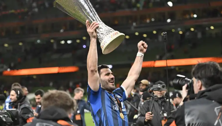 Sead KOLASINAC (AB) mit Pokal,Cup,Trophaee, Jubel,Freude,Begeisterung,Aktion, Fussball Europa League Finale 2024, Atalan
