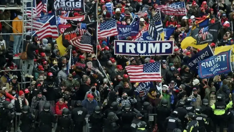 trump pristalice