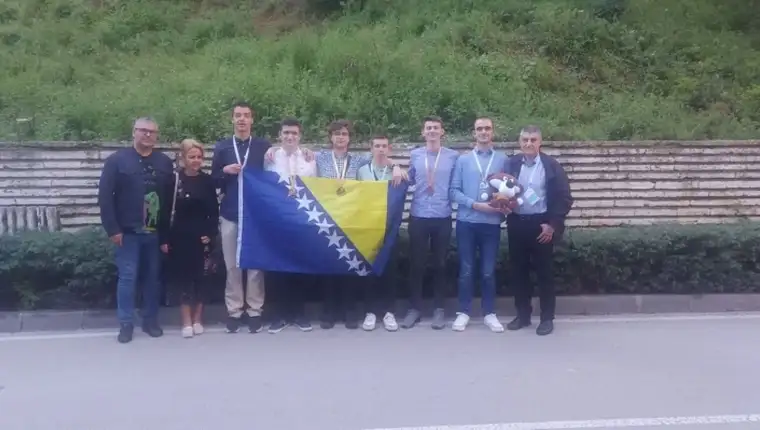 mladi_matematicari_bIh_foto_FB-6633adee0ed06_710px (1)
