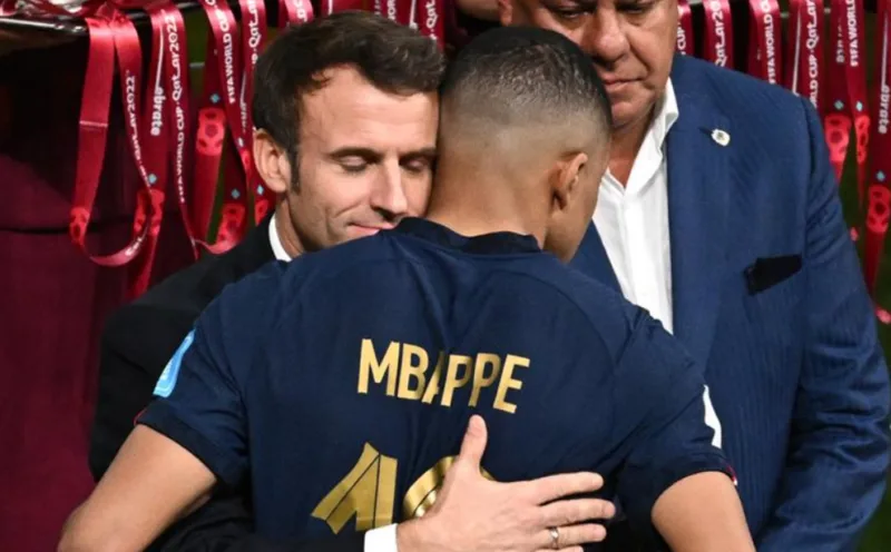 macron mbappe 3